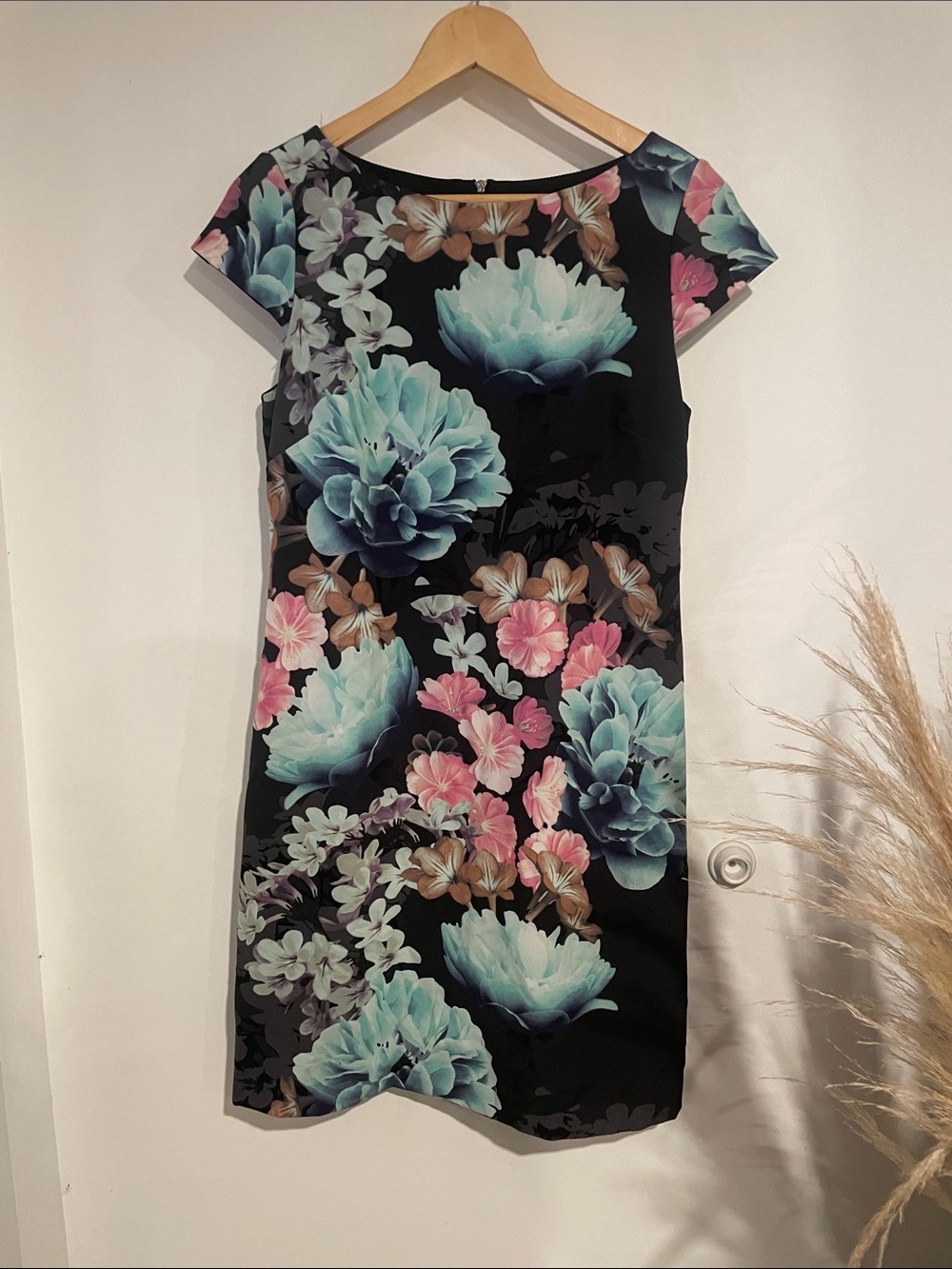 Eliza J Black Floral Cap-Sleeve Sheath Dress - Blue & Pink Blooms Sz 6 B137